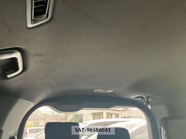 Toyota VOXY HYBRID 2019-02 8564074-27