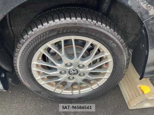 Toyota VOXY HYBRID 2019-02 8564074-5