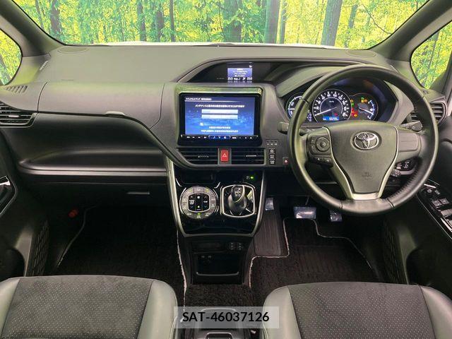 Toyota VOXY HYBRID 2021-11 8564070-1