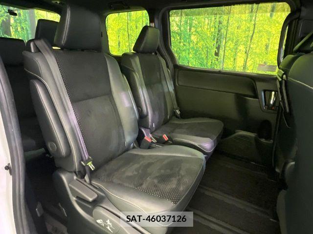 Toyota VOXY HYBRID 2021-11 8564070-8