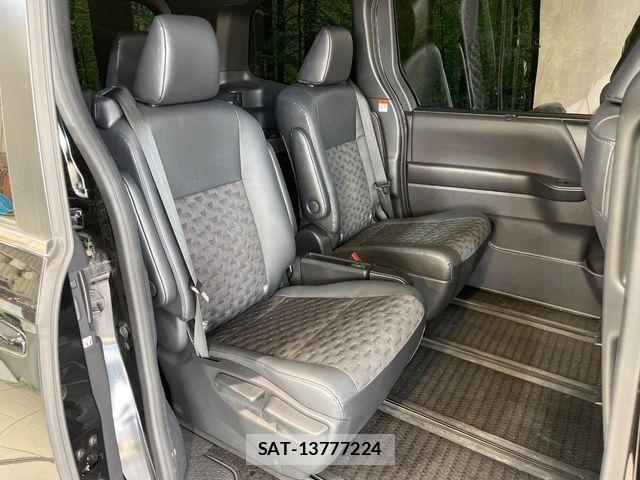 Toyota VOXY HYBRID 2022-09 8564067-8