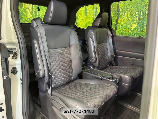 Toyota VOXY HYBRID 2023-05 8564063-9