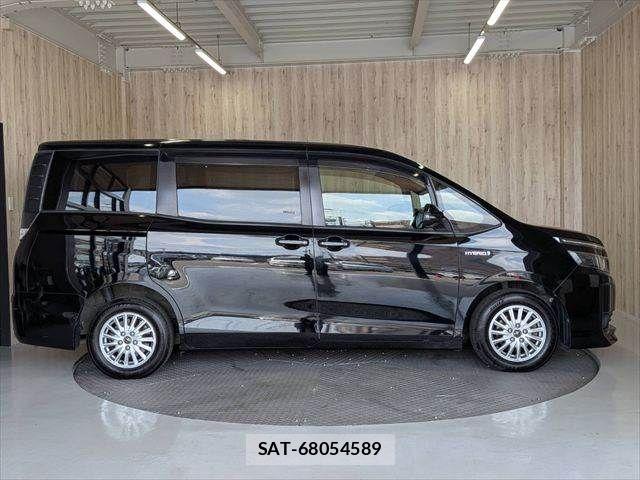 Toyota VOXY HYBRID 2014-09 8564077-17