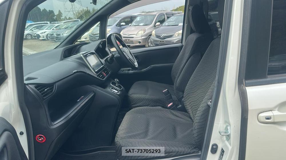 Toyota VOXY HYBRID 2014-07 6773626-10