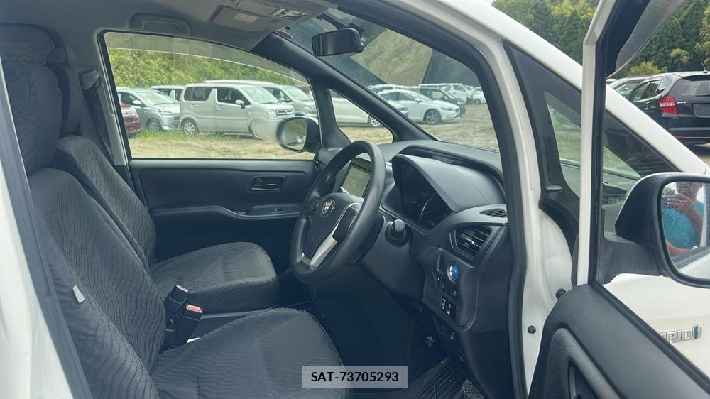 Toyota VOXY HYBRID 2014-07 6773626-11