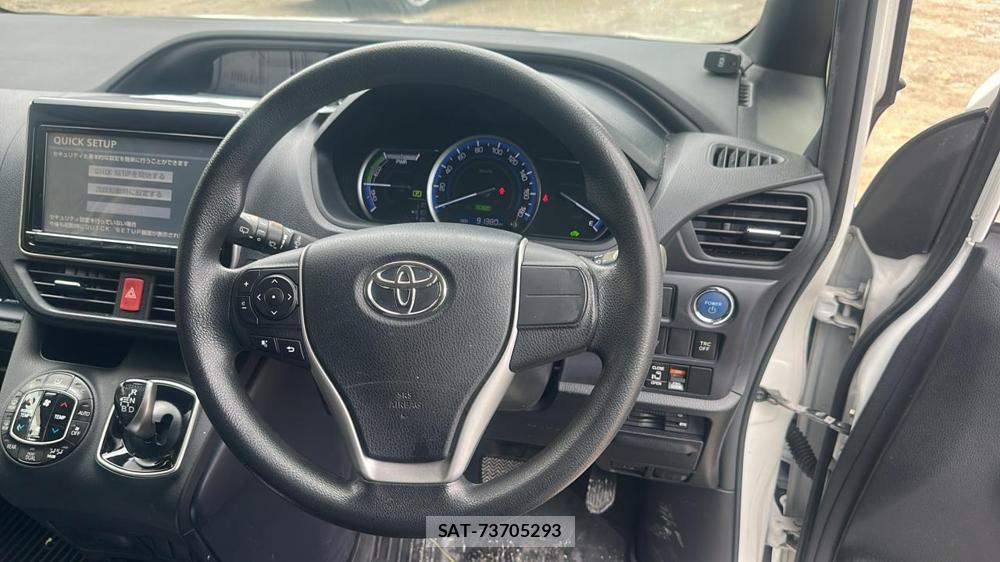 Toyota VOXY HYBRID 2014-07 6773626-14