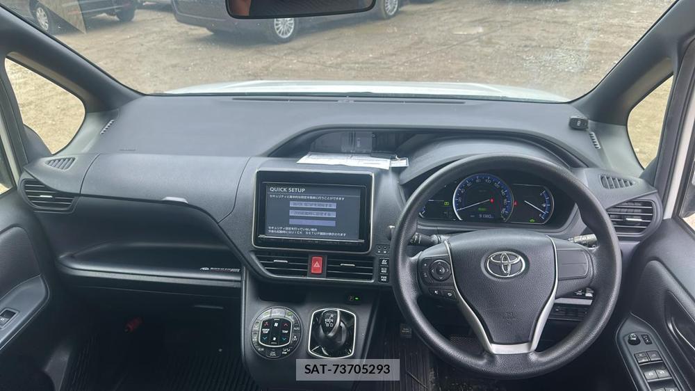 Toyota VOXY HYBRID 2014-07 6773626-21