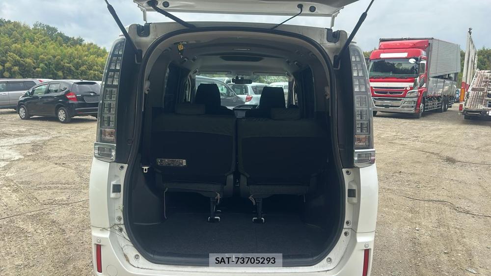 Toyota VOXY HYBRID 2014-07 6773626-24