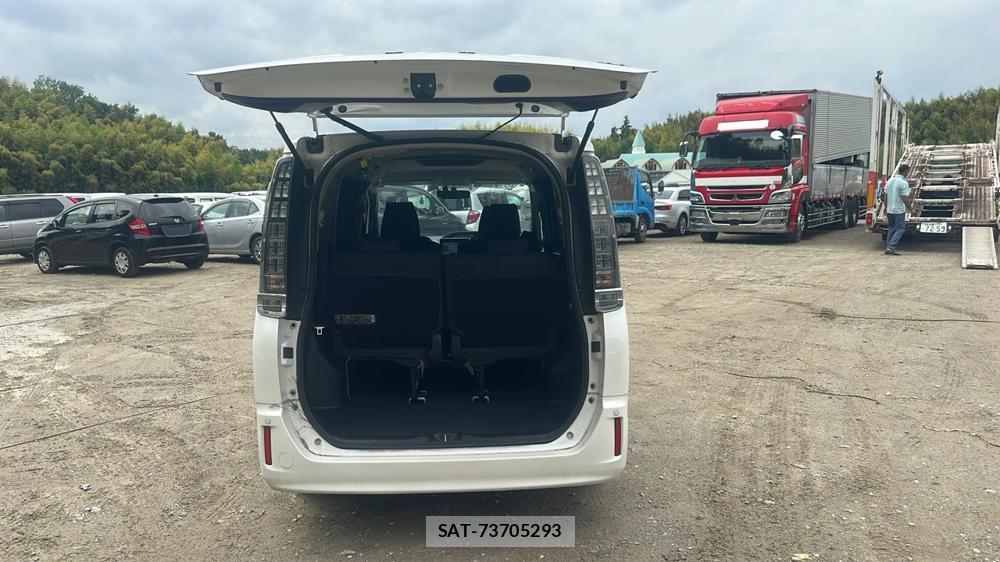 Toyota VOXY HYBRID 2014-07 6773626-25