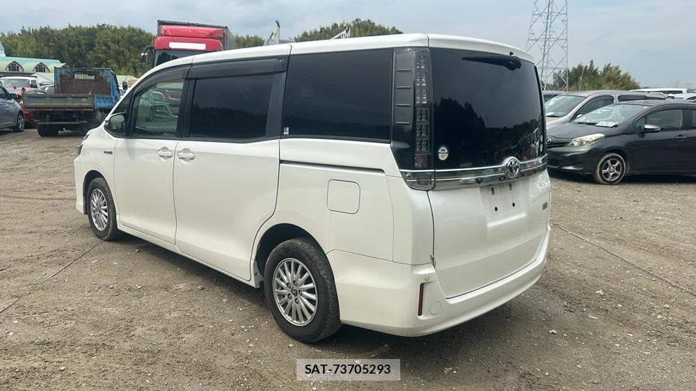 Toyota VOXY HYBRID 2014-07 6773626-2