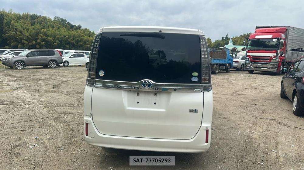 Toyota VOXY HYBRID 2014-07 6773626-3