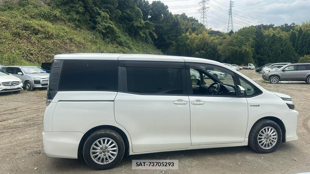 Toyota VOXY HYBRID 2014-07 6773626-5