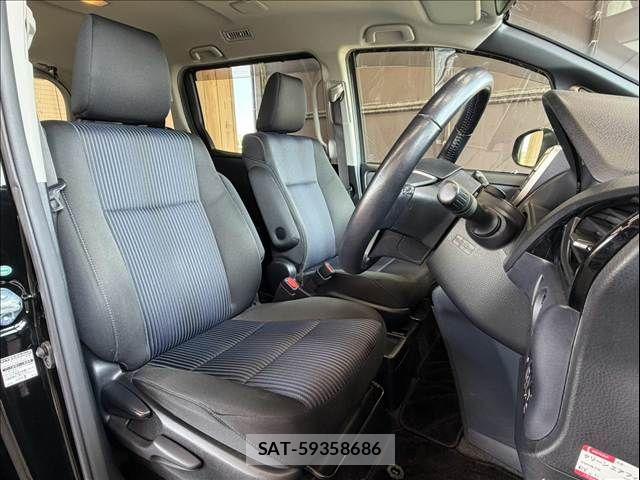 Toyota VOXY HYBRID 2016-12 8629714-9