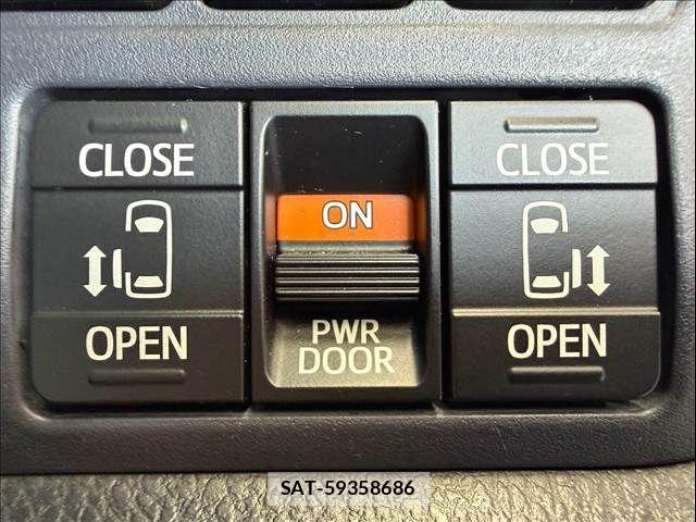 Toyota VOXY HYBRID 2016-12 8629714-5
