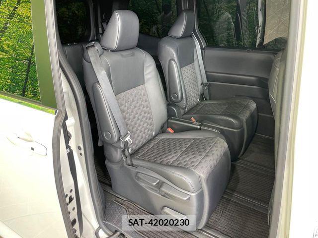 Toyota VOXY HYBRID 2024-04 8629694-9