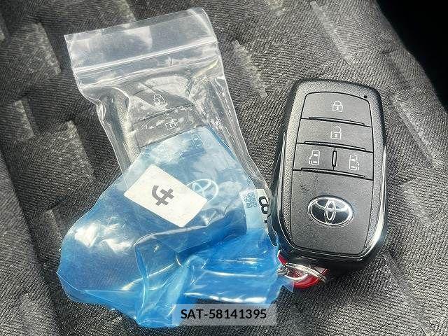 Toyota VOXY HYBRID 2025-09 8629693-16