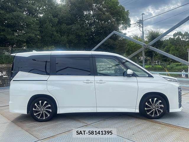 Toyota VOXY HYBRID 2025-09 8629693-3
