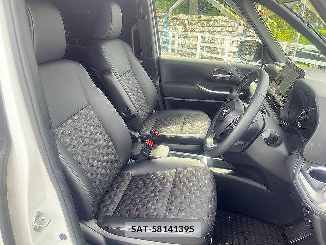 Toyota VOXY HYBRID 2025-09 8629693-8