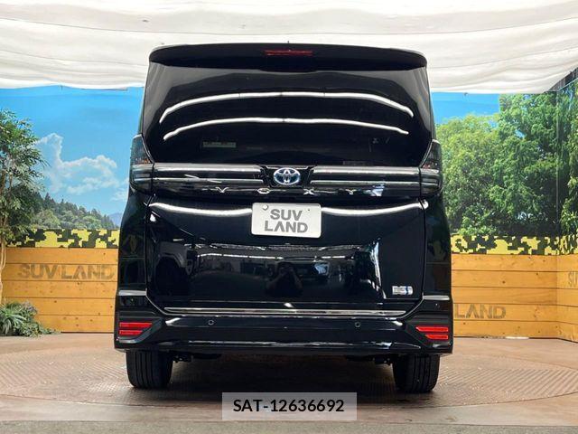 Toyota VOXY HYBRID 2022-08 8629697-14