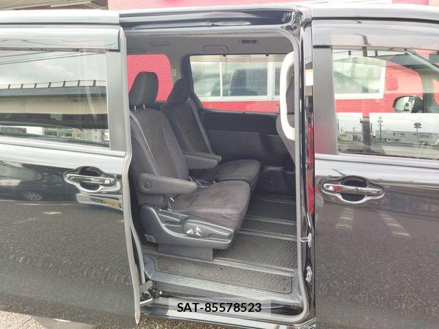 Toyota VOXY HYBRID 2016-03 8629718-9