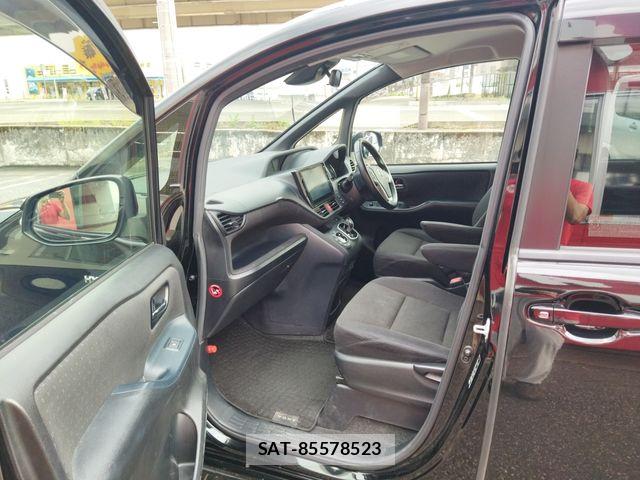 Toyota VOXY HYBRID 2016-03 8629718-13