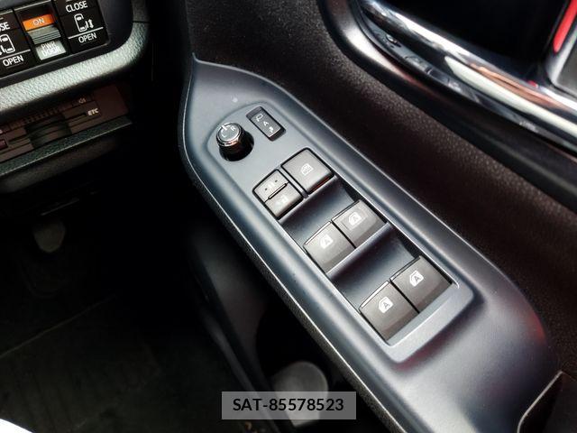 Toyota VOXY HYBRID 2016-03 8629718-23