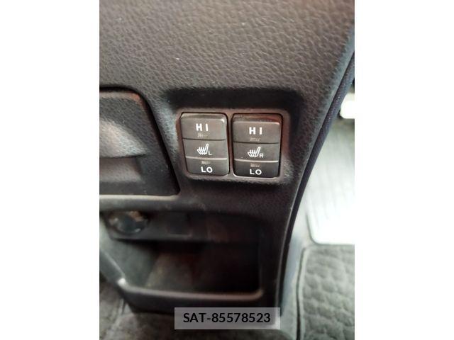 Toyota VOXY HYBRID 2016-03 8629718-24