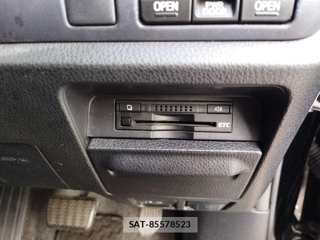Toyota VOXY HYBRID 2016-03 8629718-26
