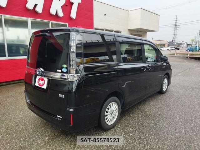 Toyota VOXY HYBRID 2016-03 8629718-2
