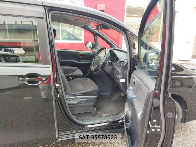 Toyota VOXY HYBRID 2016-03 8629718-8