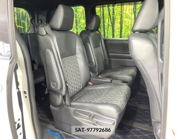 Toyota VOXY HYBRID 2022-03 8629684-8
