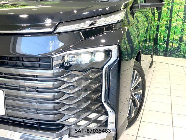 Toyota VOXY HYBRID 2023-09 8629698-12