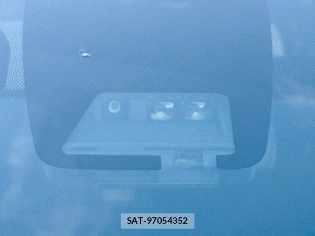 Toyota VOXY HYBRID 2019-10 8629715-2