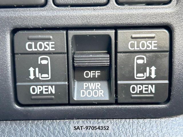 Toyota VOXY HYBRID 2019-10 8629715-3