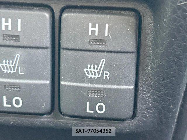Toyota VOXY HYBRID 2019-10 8629715-8