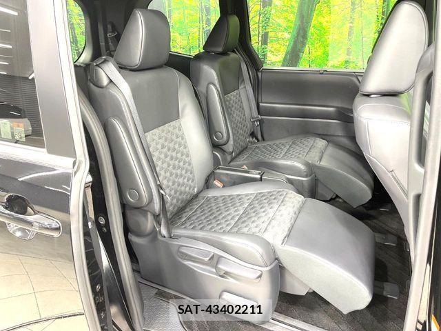 Toyota VOXY HYBRID 2024-10 8629682-9
