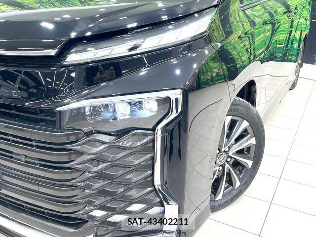 Toyota VOXY HYBRID 2024-10 8629682-13