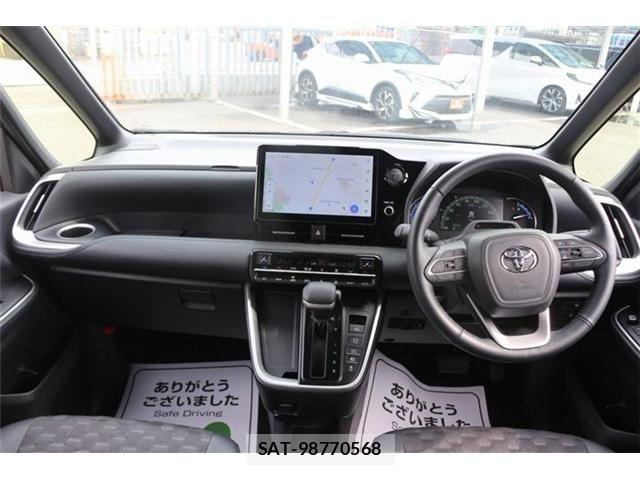 Toyota VOXY HYBRID 2024-10 8629701-1