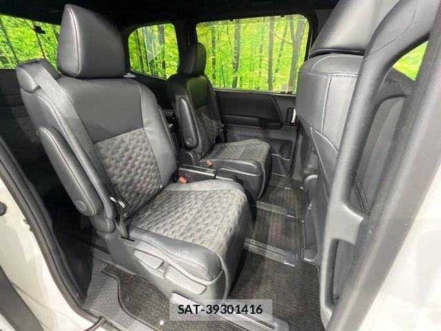 Toyota VOXY HYBRID 2022-10 8629695-9
