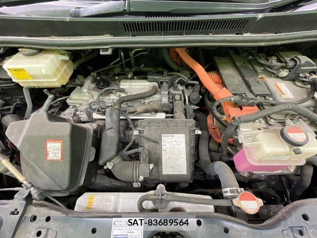 Toyota VOXY HYBRID 2015-09 8629717-18