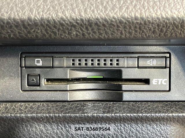 Toyota VOXY HYBRID 2015-09 8629717-6