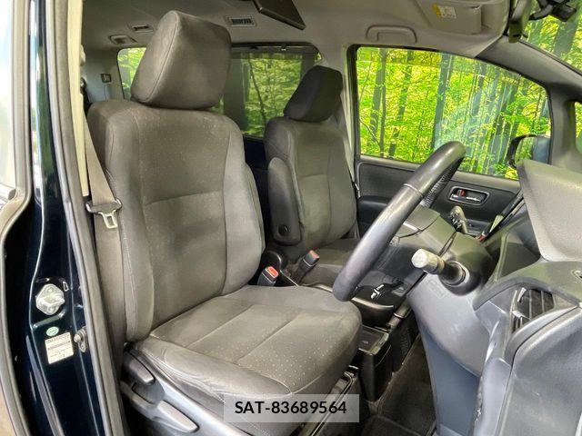 Toyota VOXY HYBRID 2015-09 8629717-7