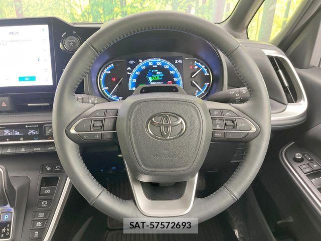 Toyota VOXY HYBRID 2024-11 8629692-11