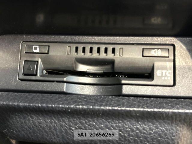 Toyota VOXY HYBRID 2019-03 8629711-6