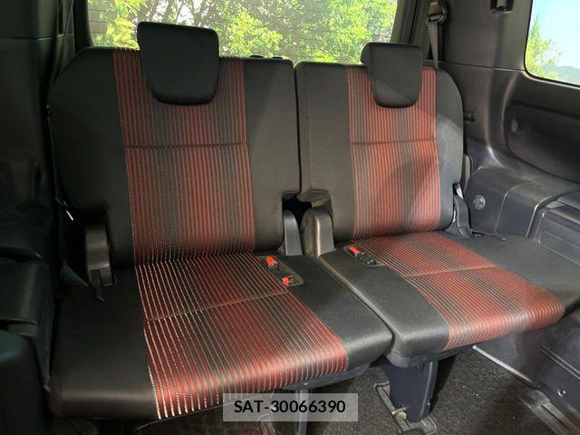 Toyota VOXY HYBRID 2017-08 8629716-9
