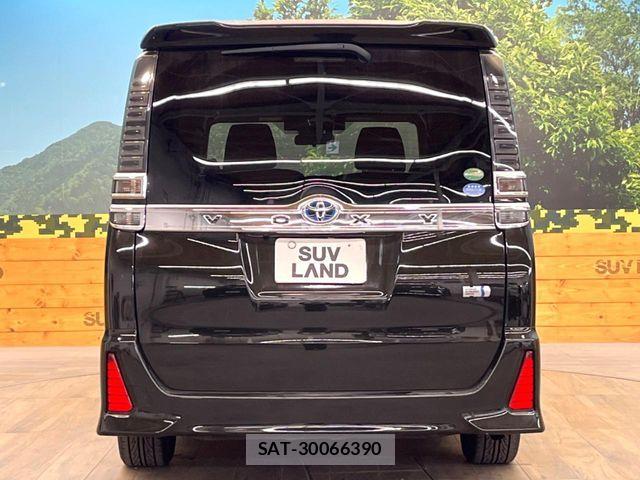 Toyota VOXY HYBRID 2017-08 8629716-15