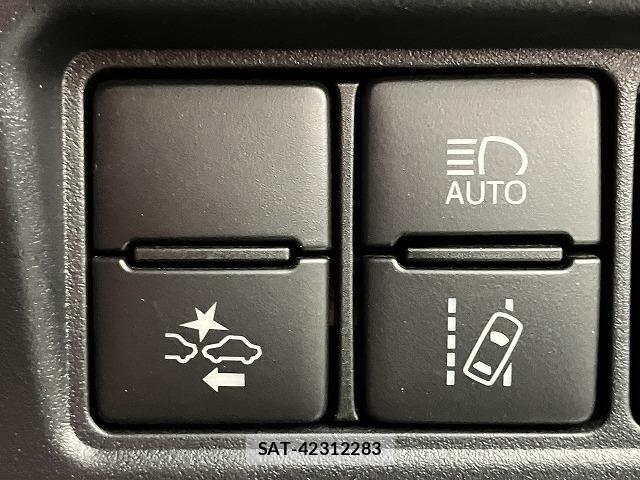 Toyota VOXY HYBRID 2021-07 8662361-10