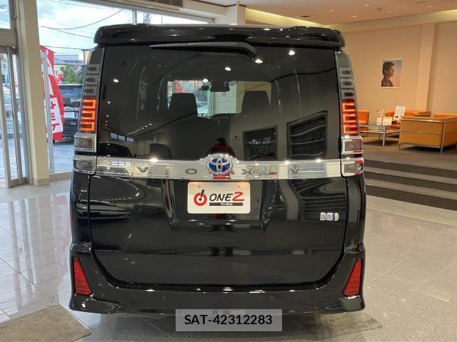 Toyota VOXY HYBRID 2021-07 8662361-12
