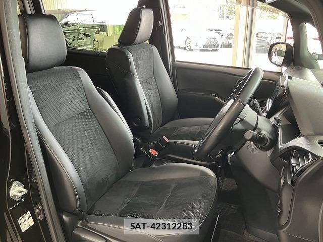 Toyota VOXY HYBRID 2021-07 8662361-17