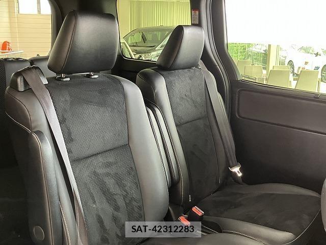 Toyota VOXY HYBRID 2021-07 8662361-18